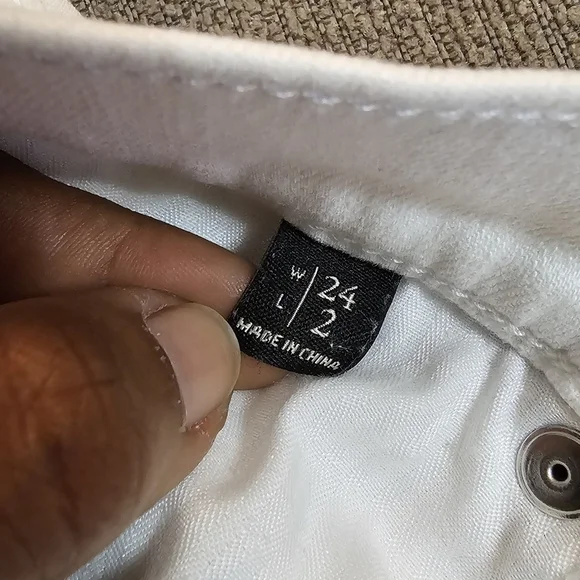 Abercrombie & Fitch White Denim Distressed Raw Hem Boho Shorts Size 24 - Picture 3 of 8